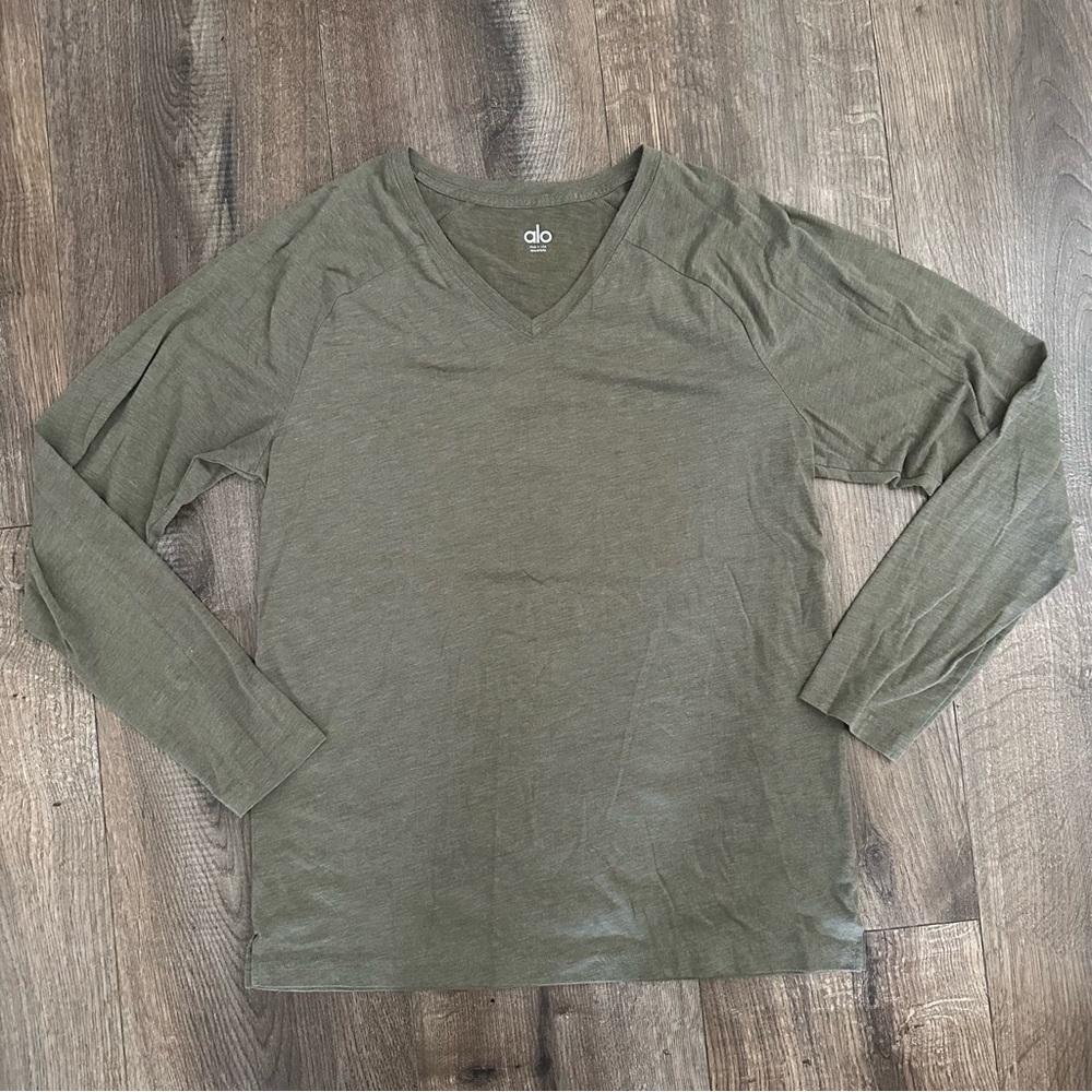 ALO Yoga Men's Sage Long Sleeve Tee